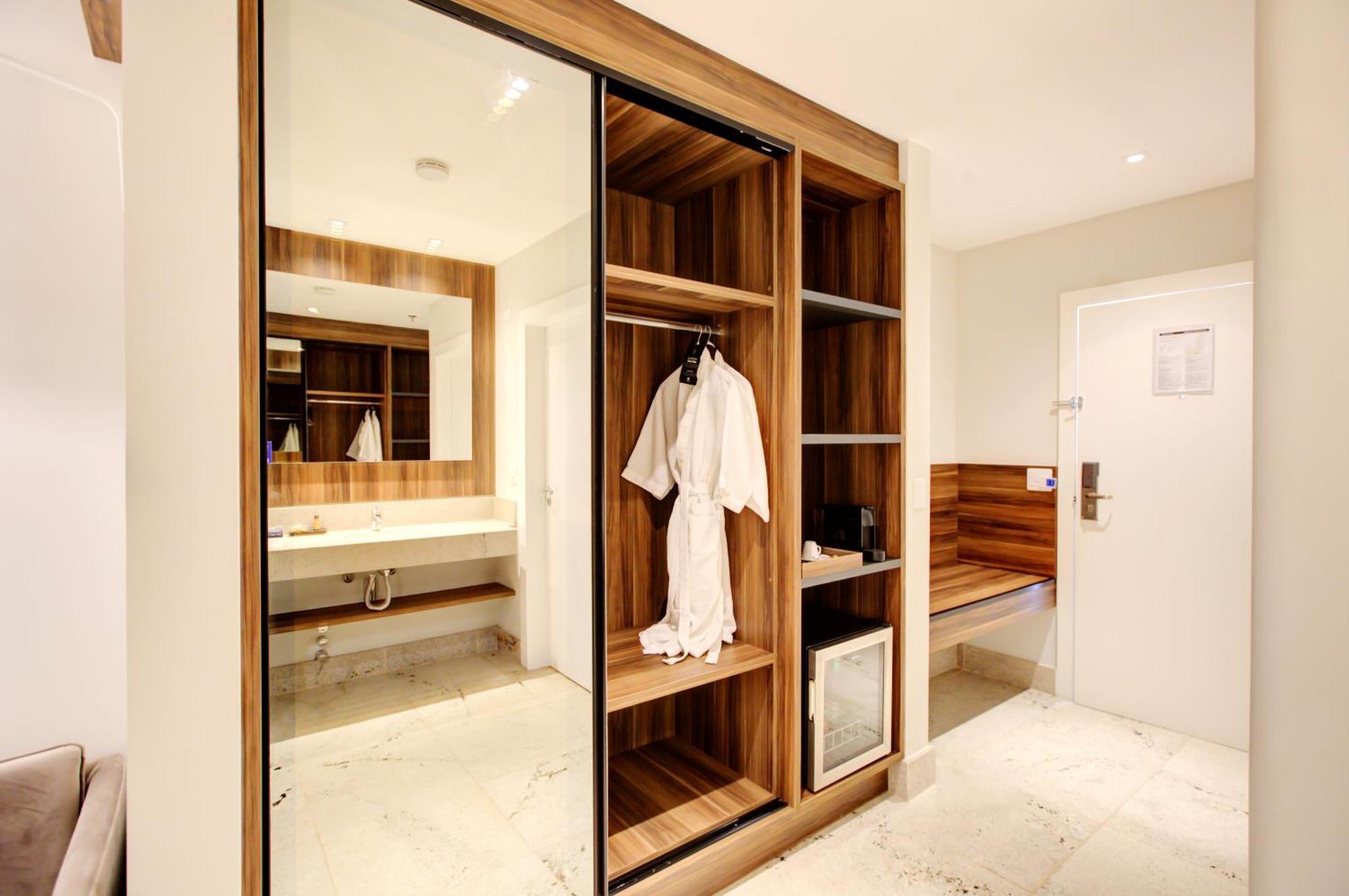 Doubletree By Hilton - Resort - Foz do Iguaçu Kültér fotó Sliding mirrored wardrobe doors